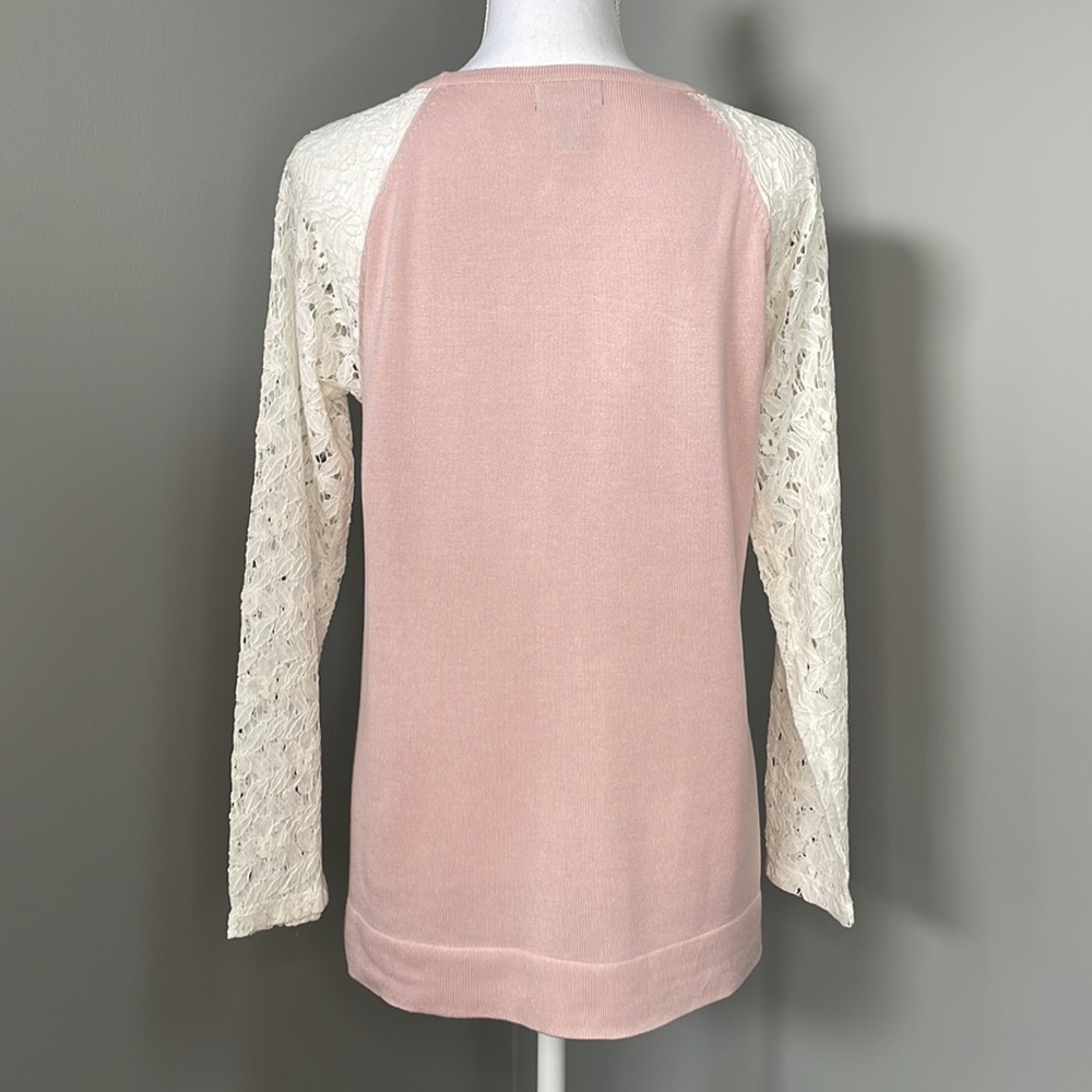 NEIMAN MARCUS WOMENS PINK SWEATER WITH CREAM LACE ARMS - Picture 4 of 12